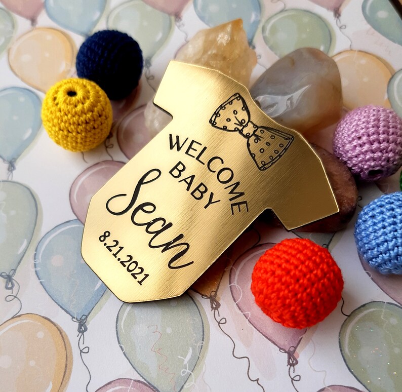 A personalized acrylic name cutout is ideal for babyshower