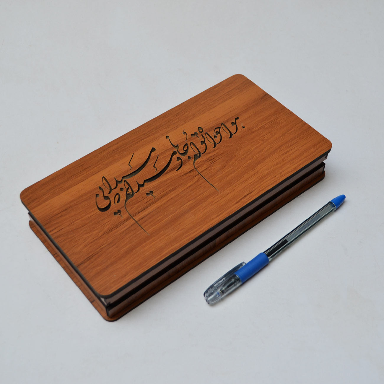 d box 046 Wooden Box for Gift Giving with the Persian Calligraphy Pattern